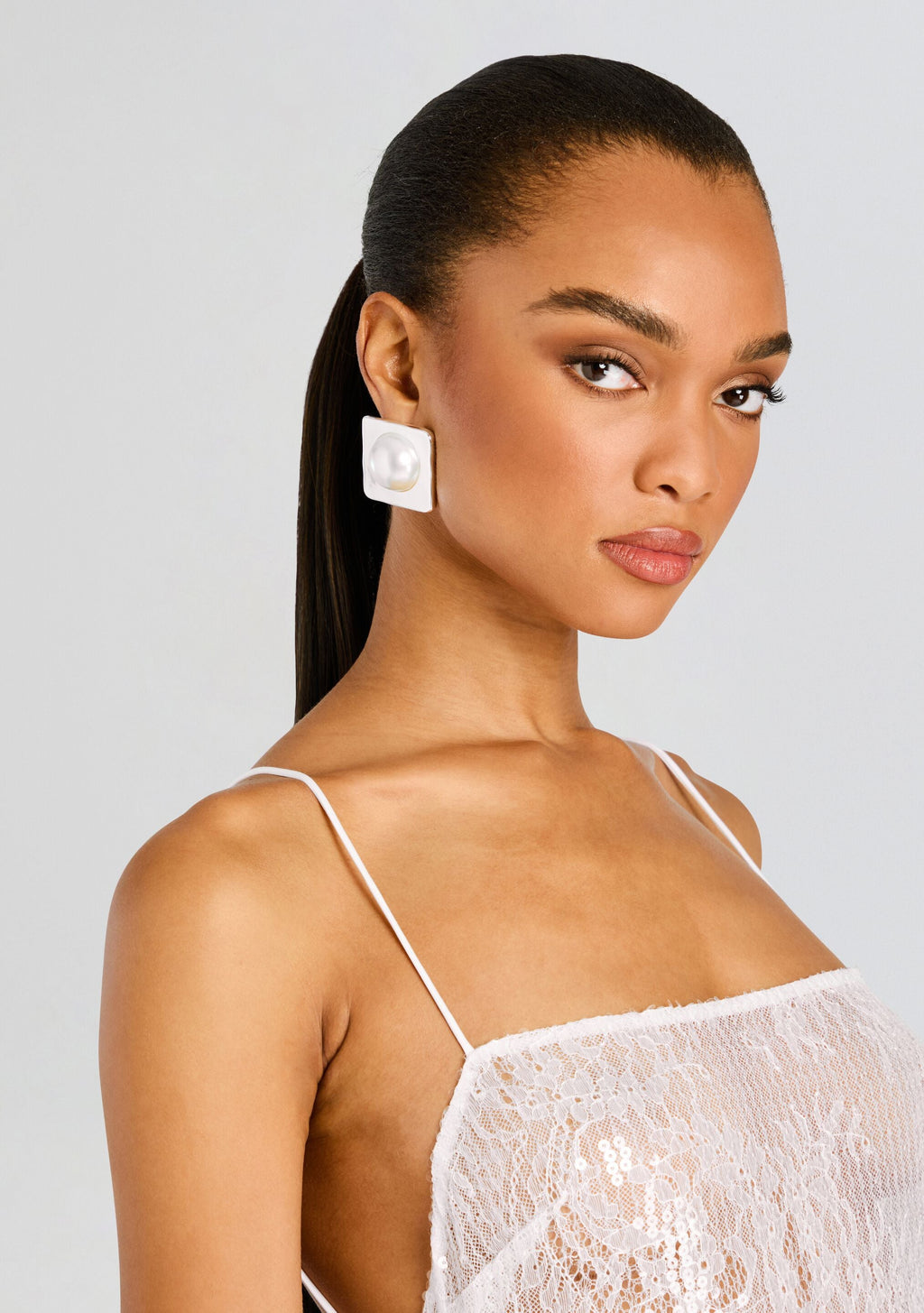 Nikki Pearl Earrings