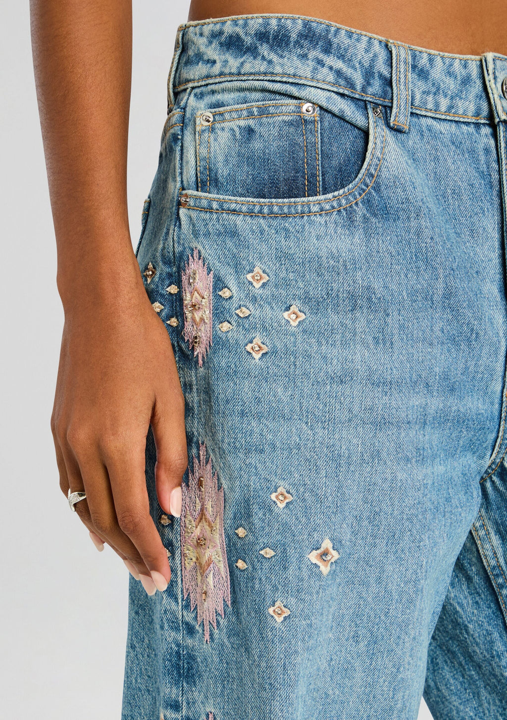 Vero Embroidered Jean
