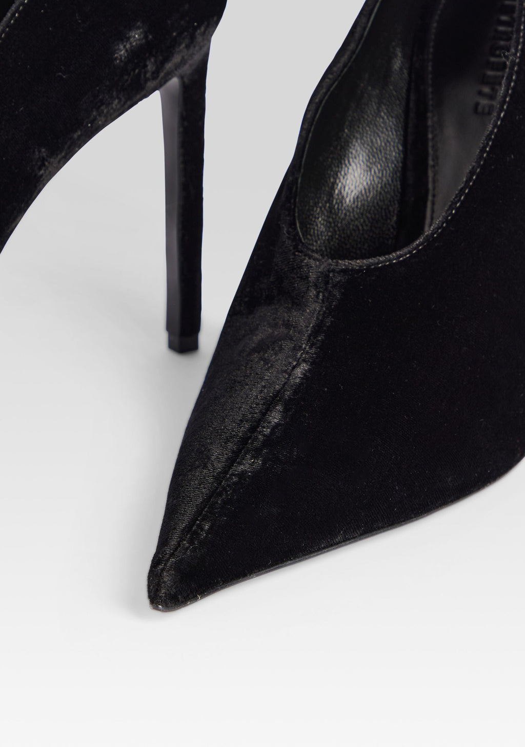 Mollie Velvet Pump
