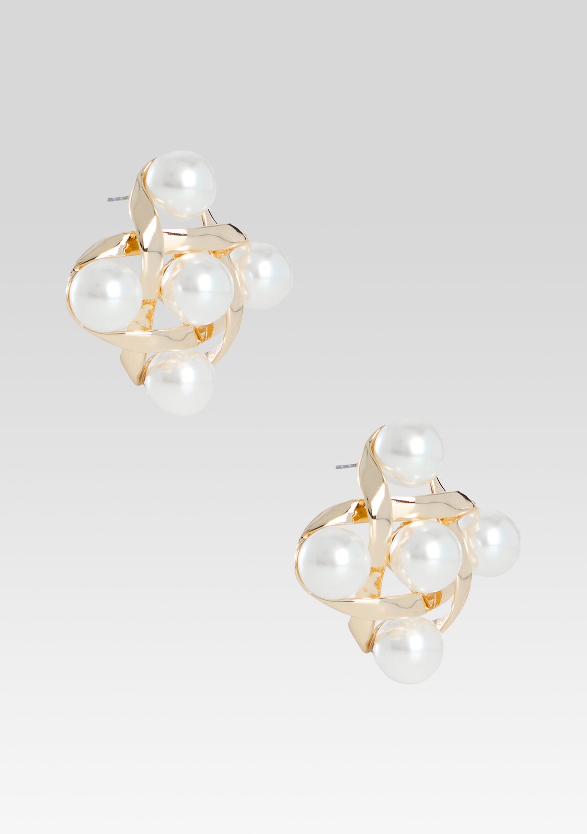 Harlow Pearl Earring